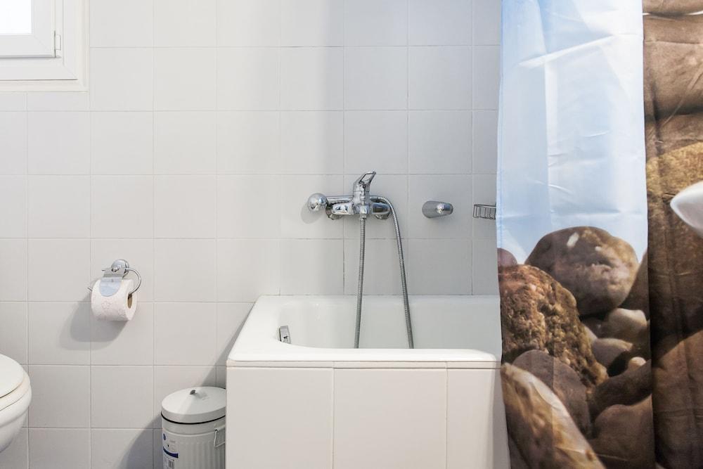 Charming Acropolis Metro Station Apartment, Clean And Cozy アテネ エクステリア 写真