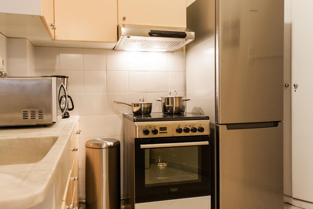 Charming Acropolis Metro Station Apartment, Clean And Cozy アテネ エクステリア 写真